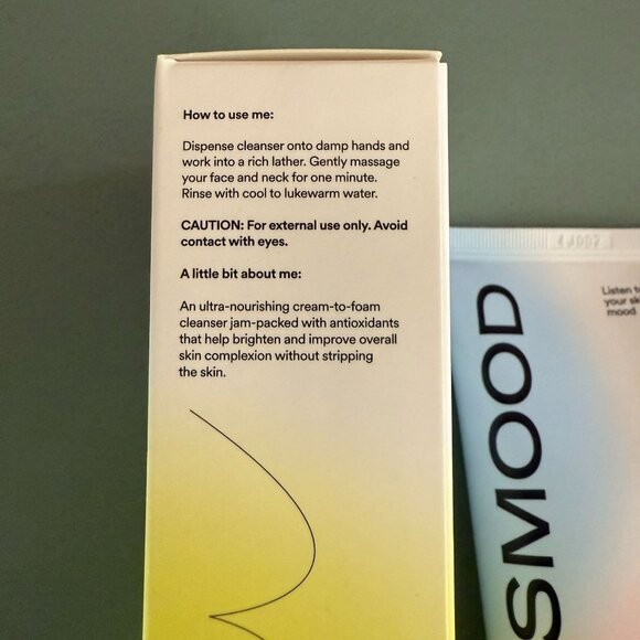 Smood Calm Me Down Antioxidant Cleanser Cream to Foam Glow Formula - Picture 3 of 12